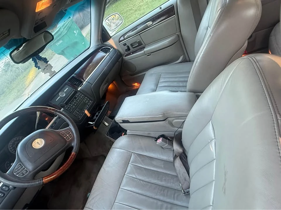 2003 Lincoln Town Car - Image 7 of 8
