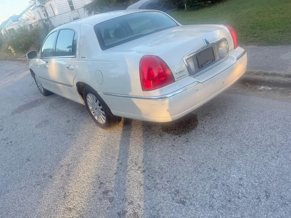 2003 Lincoln Town Car - Image 6 of 7