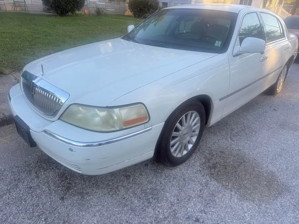 2003 Lincoln Town Car - Image 5 of 7