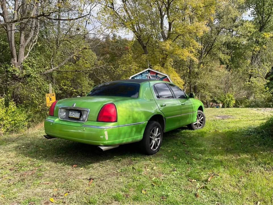 2003 Lincoln Town Car - Image 3 of 7
