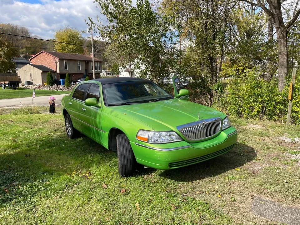 2003 Lincoln Town Car - Image 2 of 7