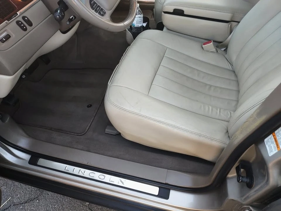 2003 Lincoln Town Car - Image 7 of 20