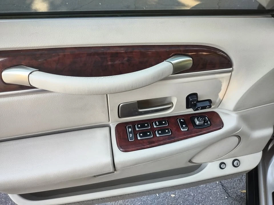 2003 Lincoln Town Car - Image 9 of 20