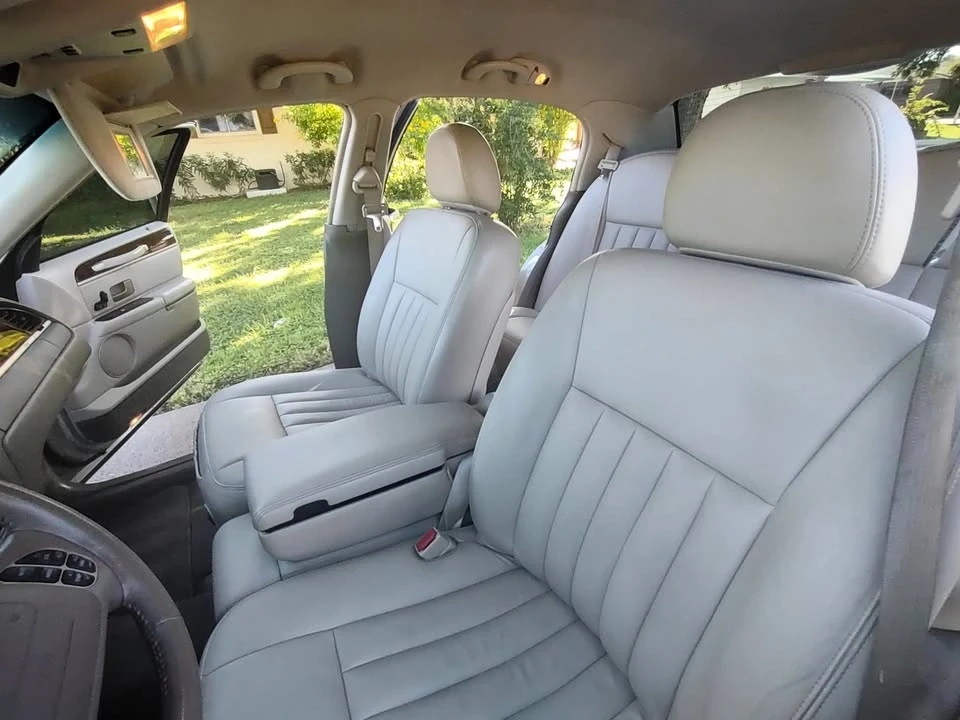2003 Lincoln Town Car - Image 8 of 20