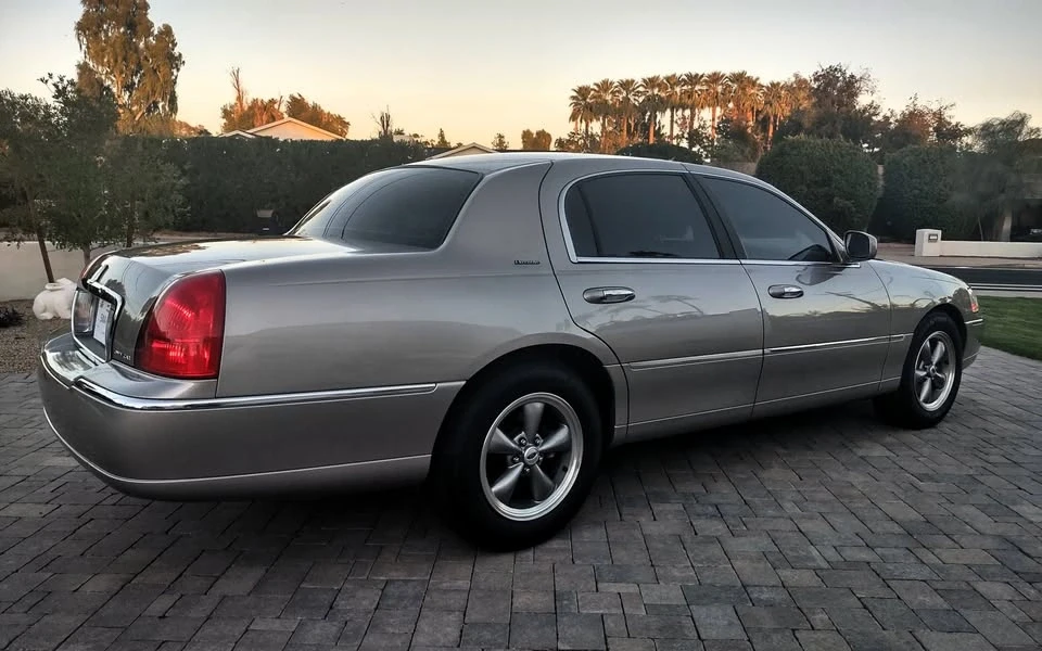 2003 Lincoln Town Car - Image 4 of 20