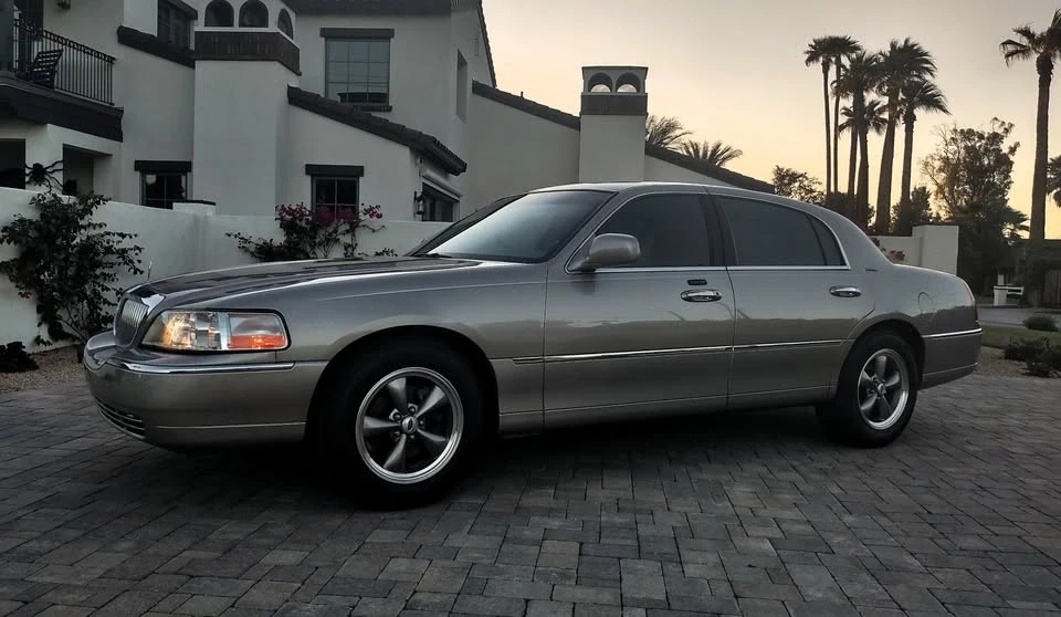 2003 Lincoln Town Car - Image 3 of 20