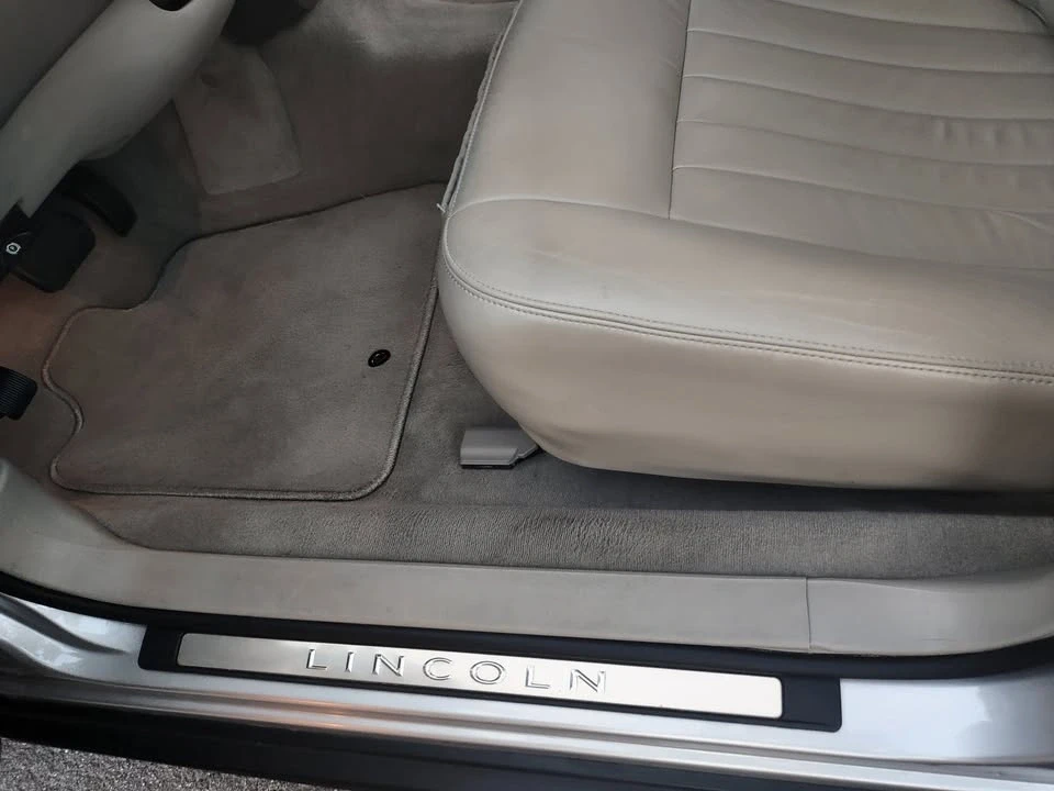2003 Lincoln Town Car - Image 7 of 20