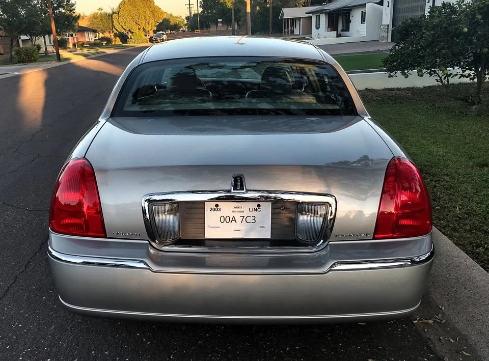 2003 Lincoln Town Car - Image 5 of 20
