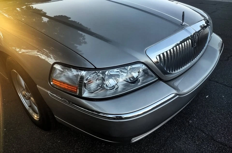 2003 Lincoln Town Car - Image 6 of 20