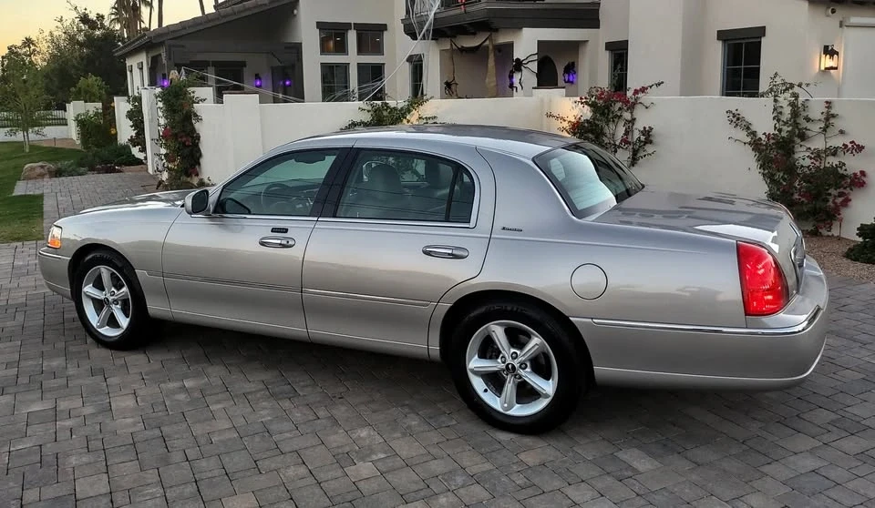 2003 Lincoln Town Car - Image 4 of 20