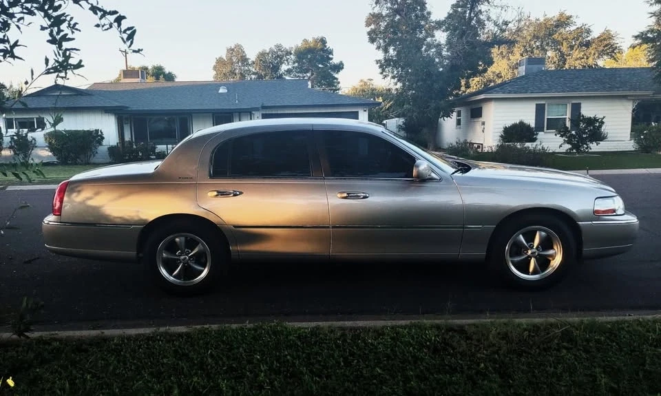 2003 Lincoln Town Car - Image 5 of 20