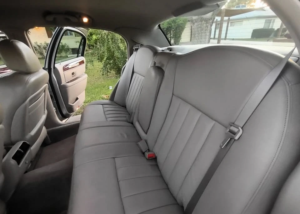 2003 Lincoln Town Car - Image 13 of 20