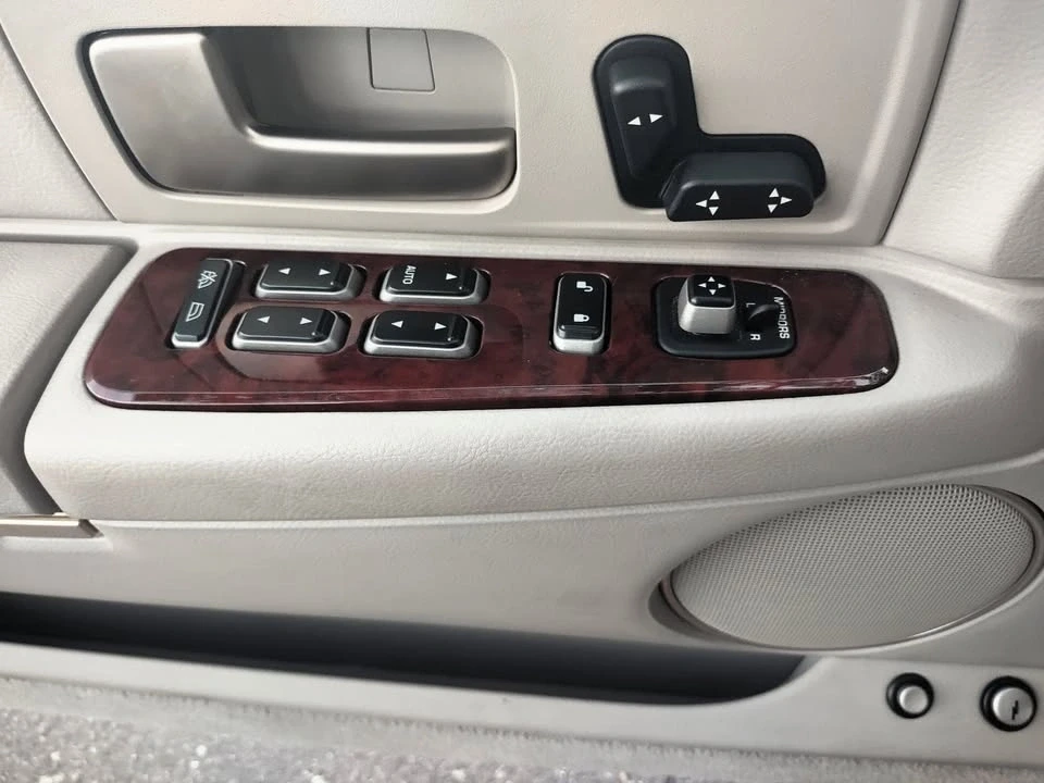 2003 Lincoln Town Car - Image 8 of 20