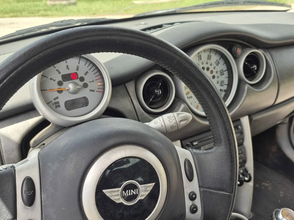 2003 Mini Mini Cooper S 1st Gen - Image 9 of 12