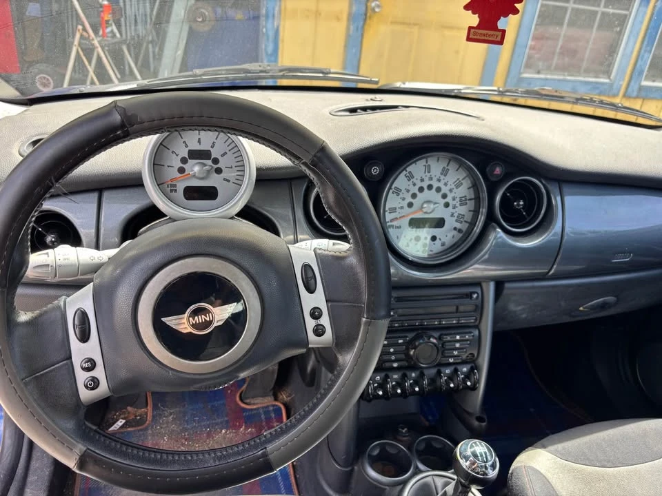2003 Mini Mini Cooper S 1st Gen - Image 6 of 9