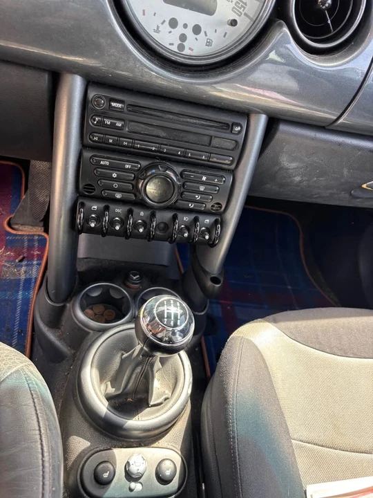 2003 Mini Mini Cooper S 1st Gen - Image 5 of 9
