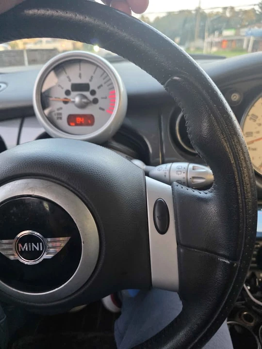 2003 Mini Mini Cooper S 1st Gen - Image 8 of 9