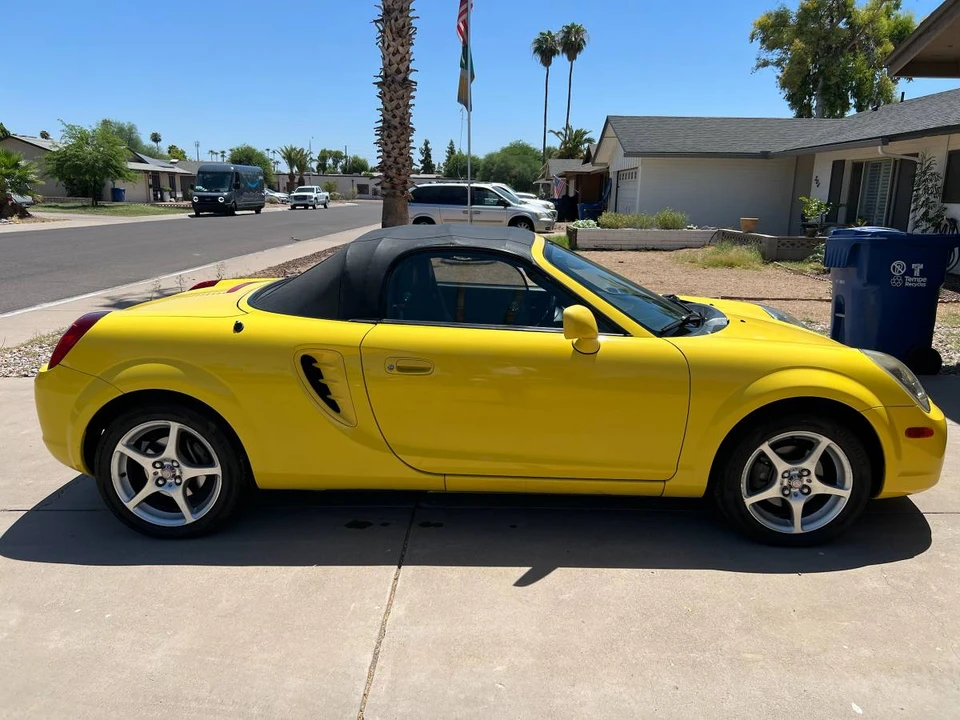 2003 Toyota MR2 Spyder/MR-S - Image 2 of 18