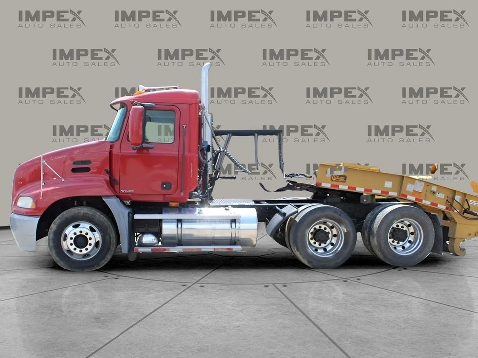2003 Mack - Image 2 of 12