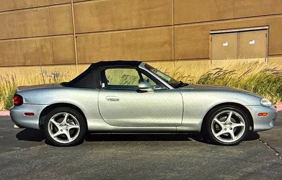 2003 Mazda MX-5 Convertible 2D