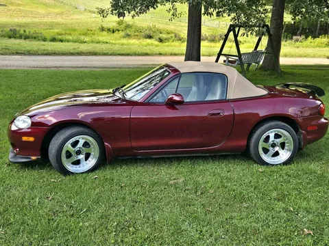 2003 Mazda MX-5 Convertible 2D