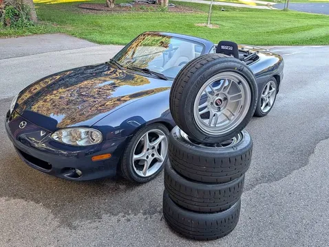 2003 Mazda MX-5 LS Convertible 2D