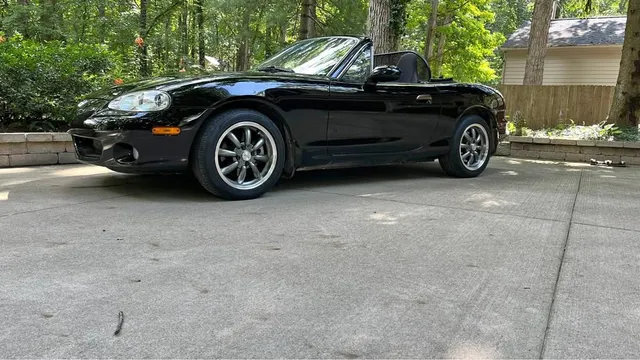 2003 Mazda MX-5 LS Convertible 2D