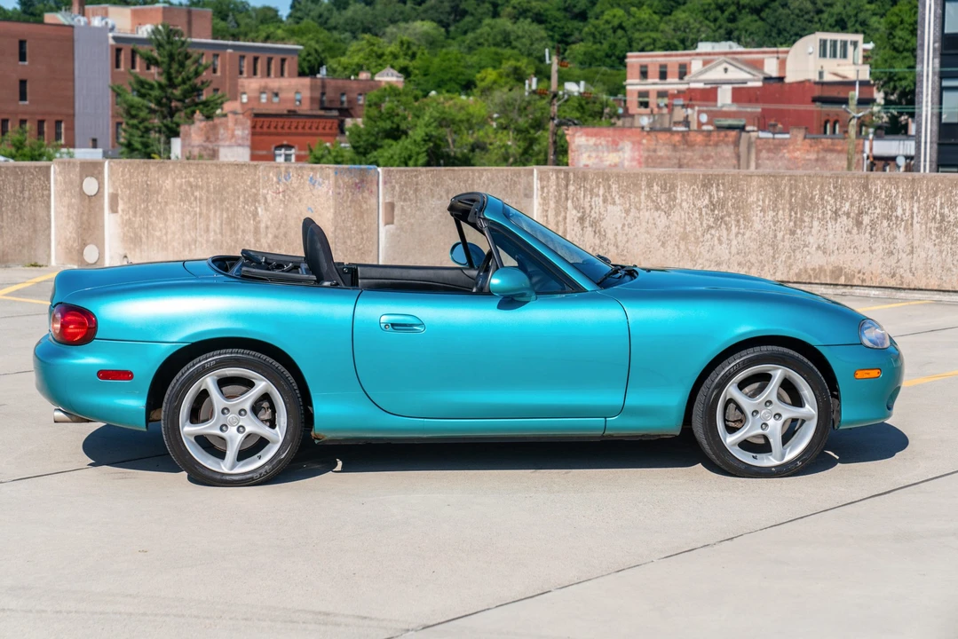 2003 Mazda NB MX-5 Miata - Image 5 of 31