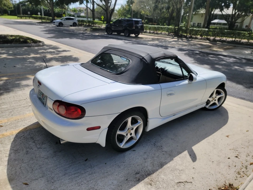 2003 Mazda NB MX-5 Miata - Image 5 of 19