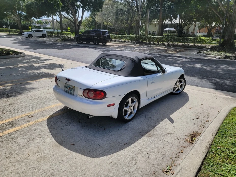 2003 Mazda NB MX-5 Miata - Image 11 of 19