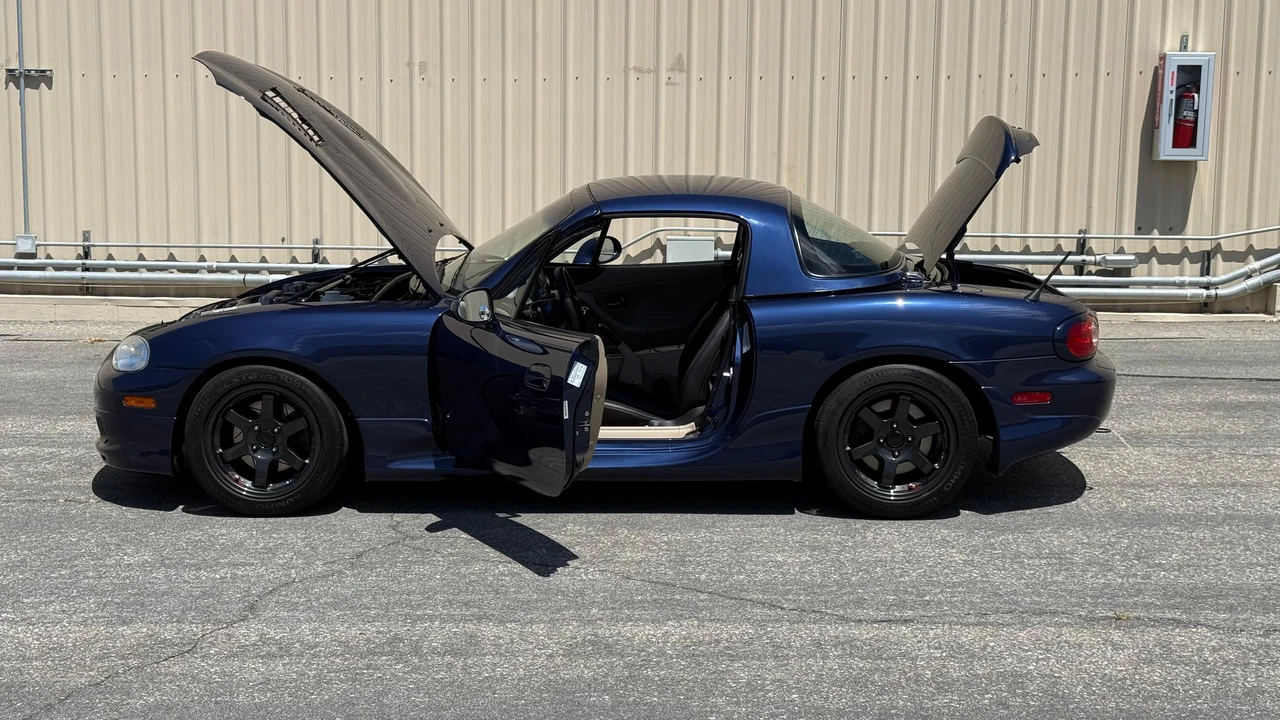 2003 Mazda NB MX-5 Miata - Image 9 of 31