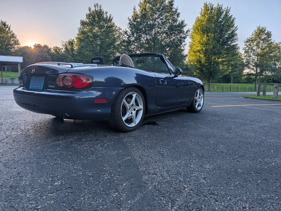 2003 Mazda NB MX-5 Miata - Image 5 of 17