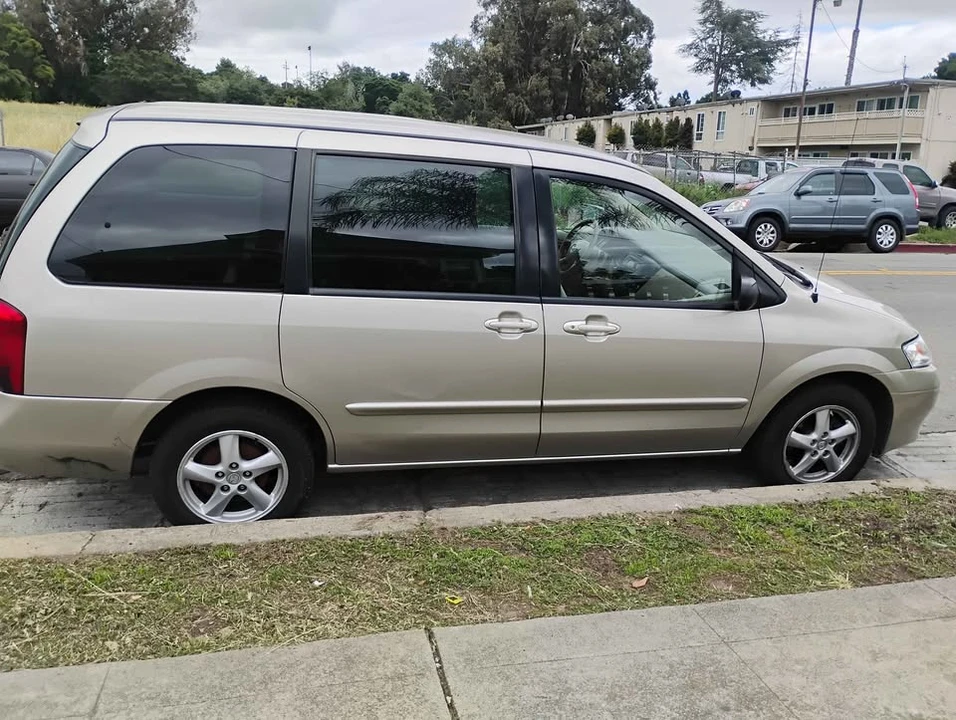 2003 Mazda MPV 2nd Gen - Image 4 of 5