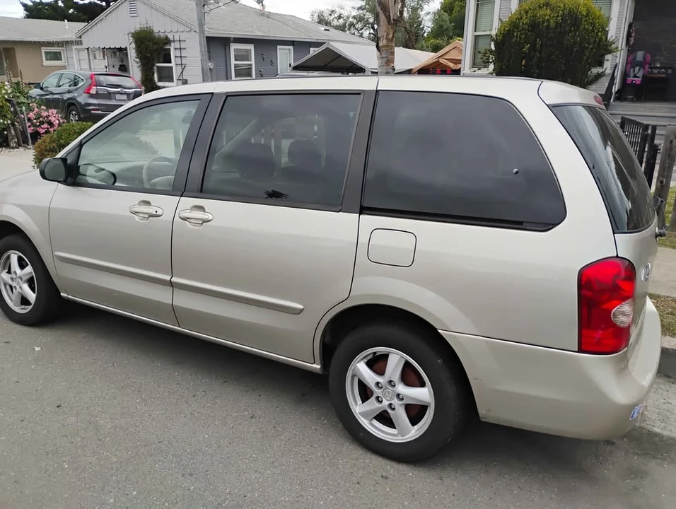 2003 Mazda MPV 2nd Gen - Image 3 of 5