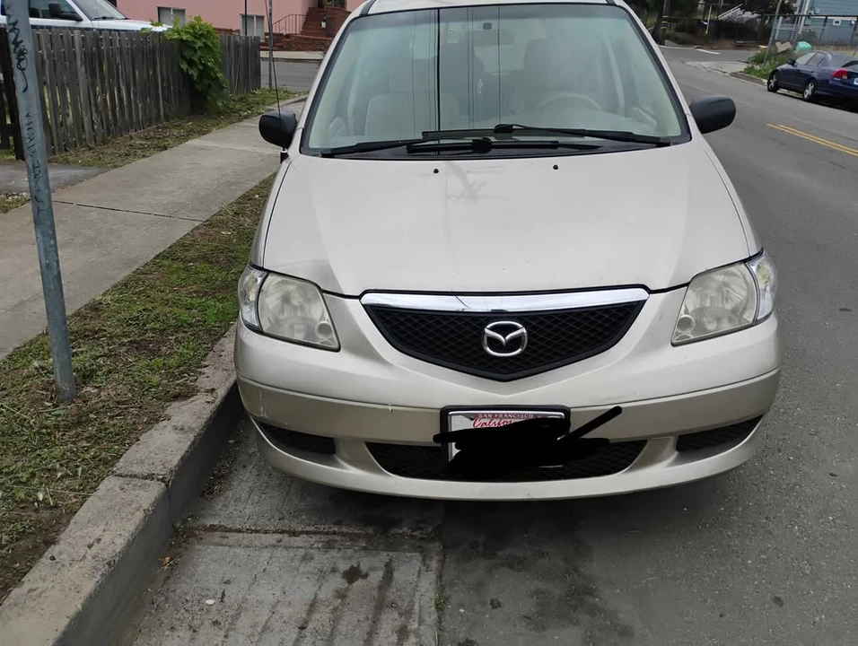 2003 Mazda MPV 2nd Gen - Image 2 of 5