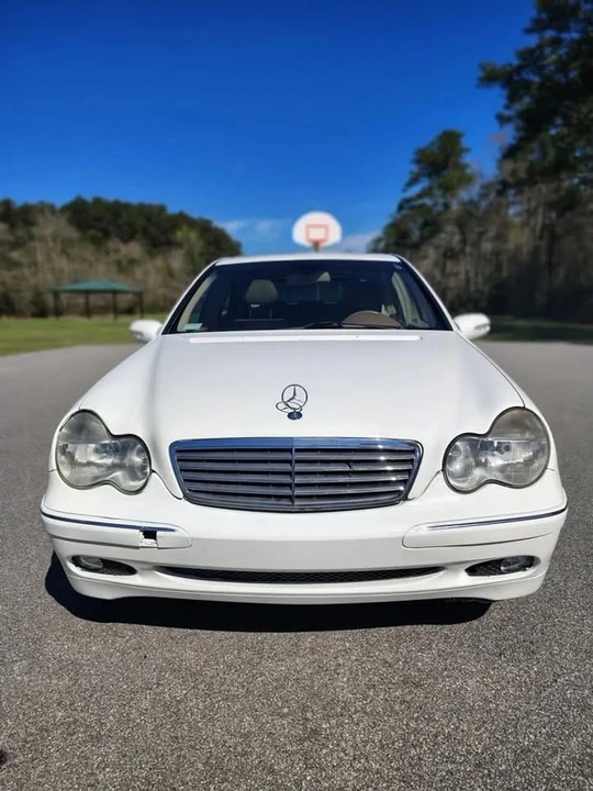2003 Mercedes-Benz W203 C-Class - Image 2 of 17