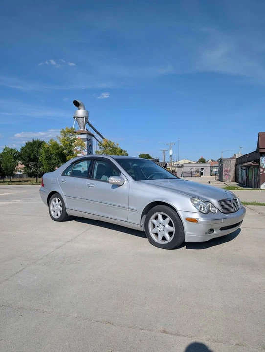2003 Mercedes-Benz W203 C-Class - Image 2 of 16
