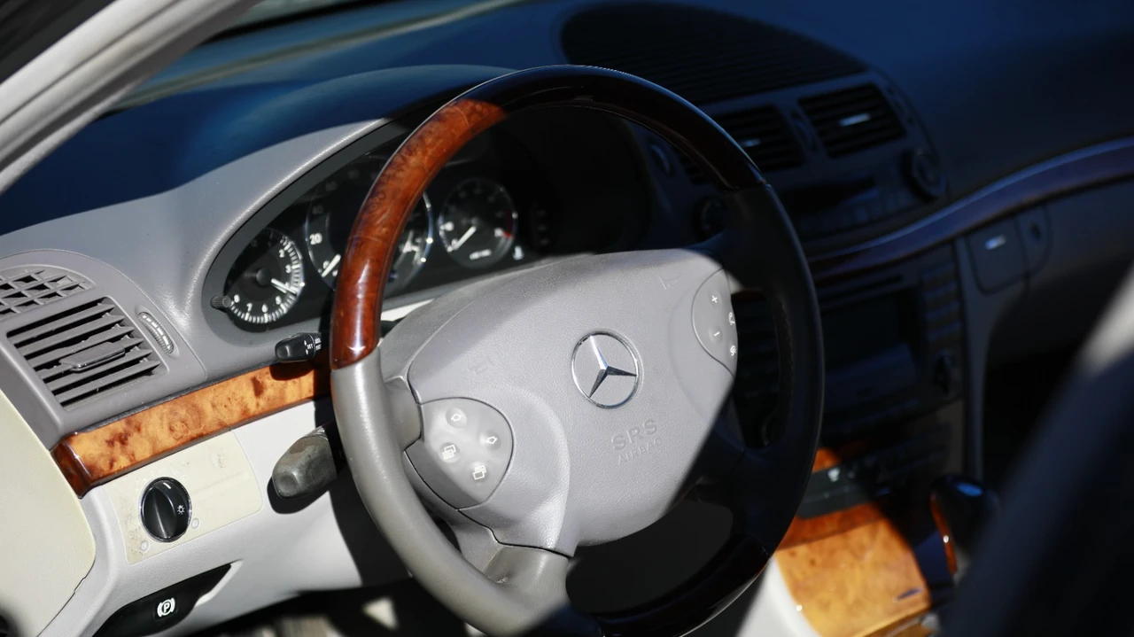 2003 Mercedes-Benz W211 E-Class - Image 12 of 21