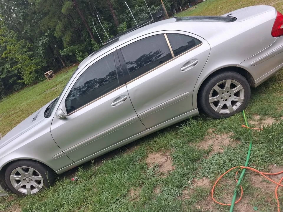2003 Mercedes-Benz W211 E-Class - Image 2 of 2