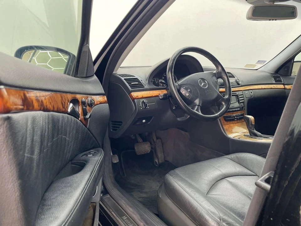 2003 Mercedes-Benz W211 E-Class - Image 10 of 21