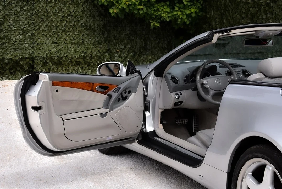 2003 Mercedes-Benz R230 SL-Class - Image 28 of 30