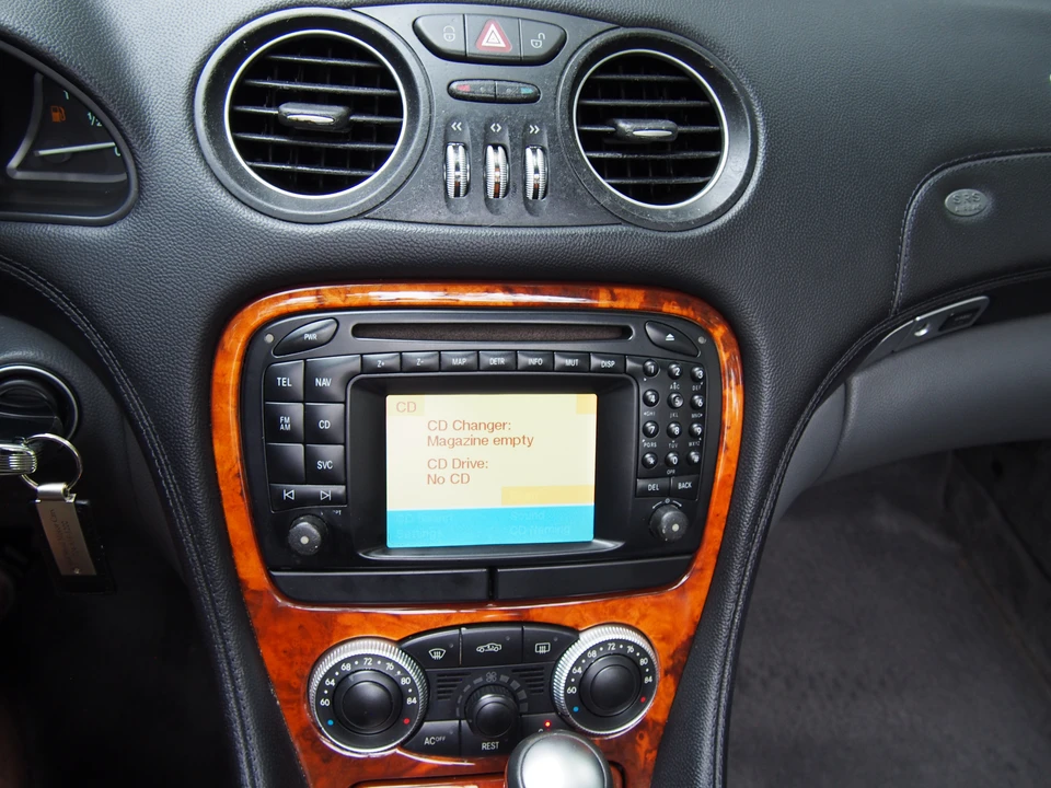 2003 Mercedes-Benz R230 SL-Class - Image 26 of 31