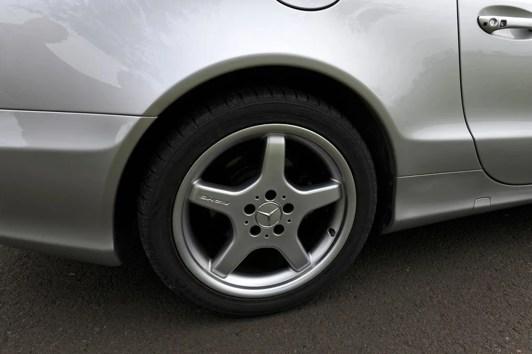 2003 Mercedes-Benz R230 SL-Class - Image 19 of 31