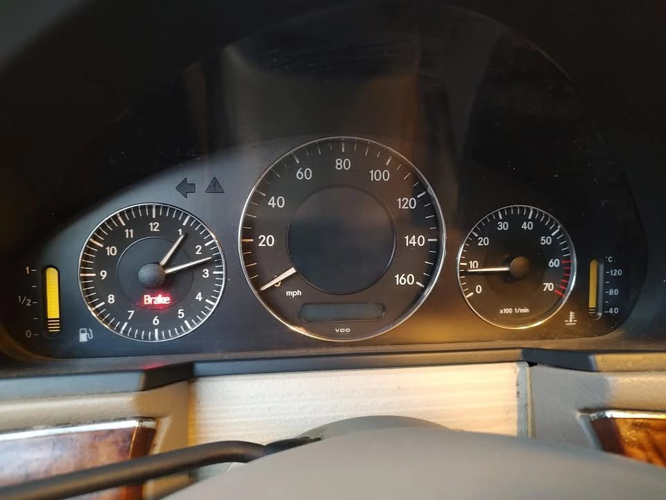 2003 Mercedes-Benz E-Class - Image 9 of 12