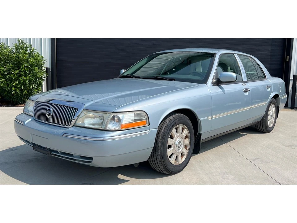 2003 Mercury Grand Marquis - Image 2 of 31