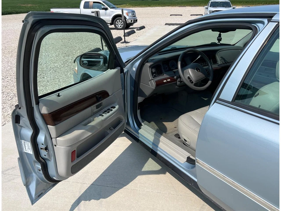 2003 Mercury Grand Marquis - Image 13 of 31
