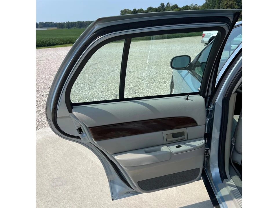 2003 Mercury Grand Marquis - Image 28 of 31