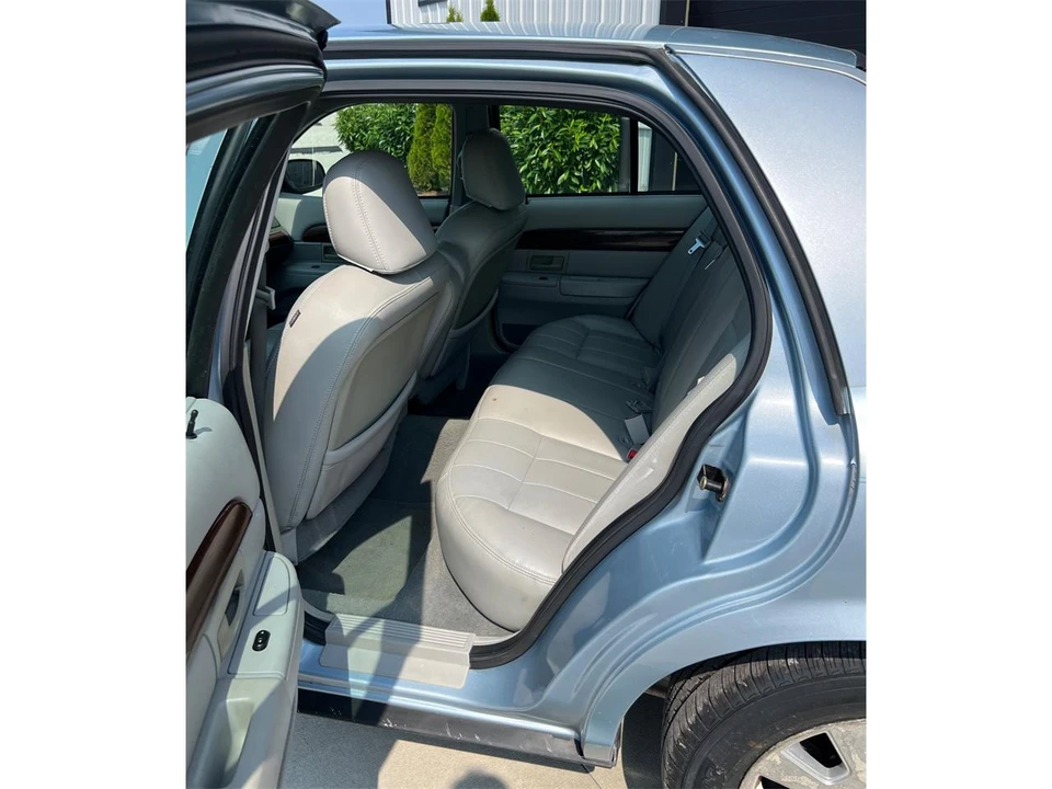 2003 Mercury Grand Marquis - Image 29 of 31