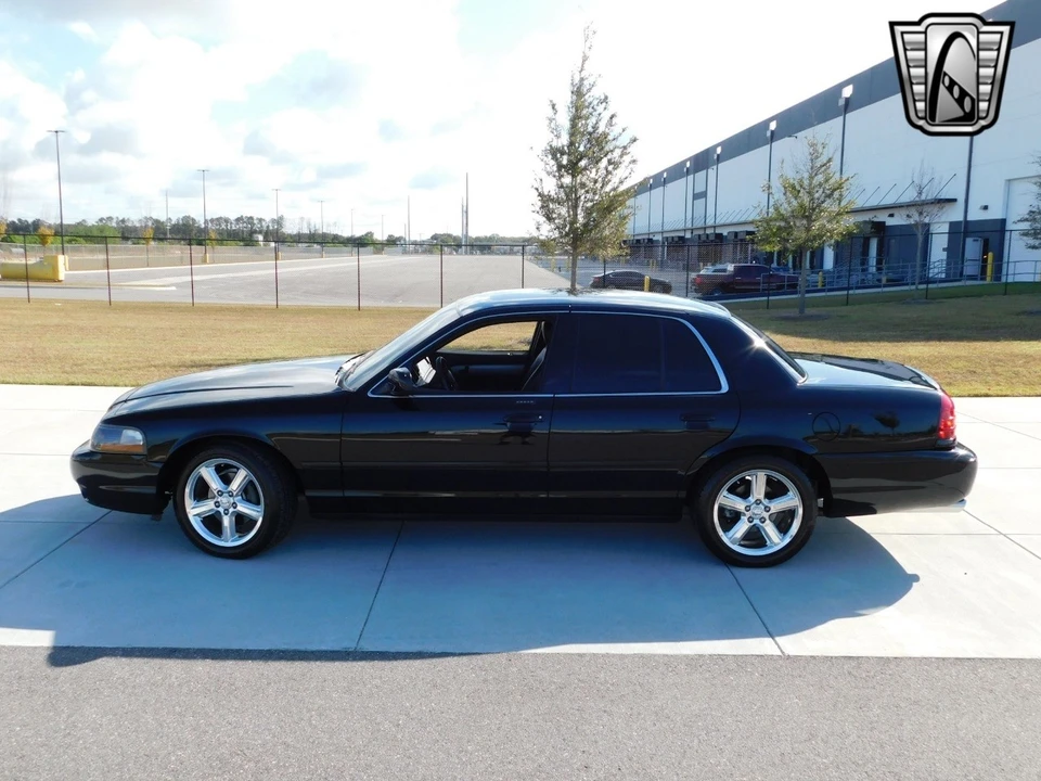 2003 Mercury Marauder - Image 10 of 12