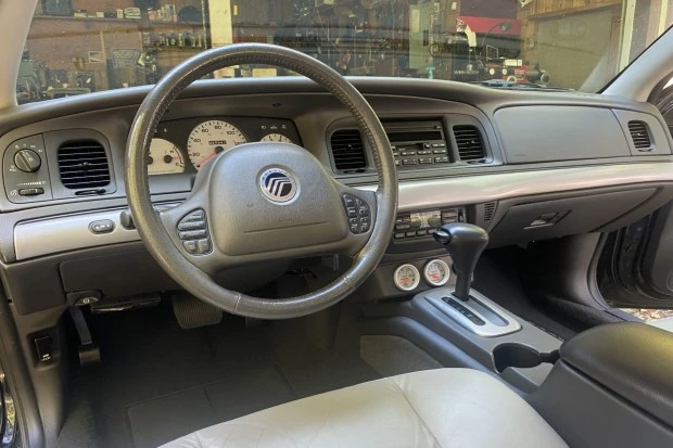 2003 Mercury Marauder - Image 5 of 7